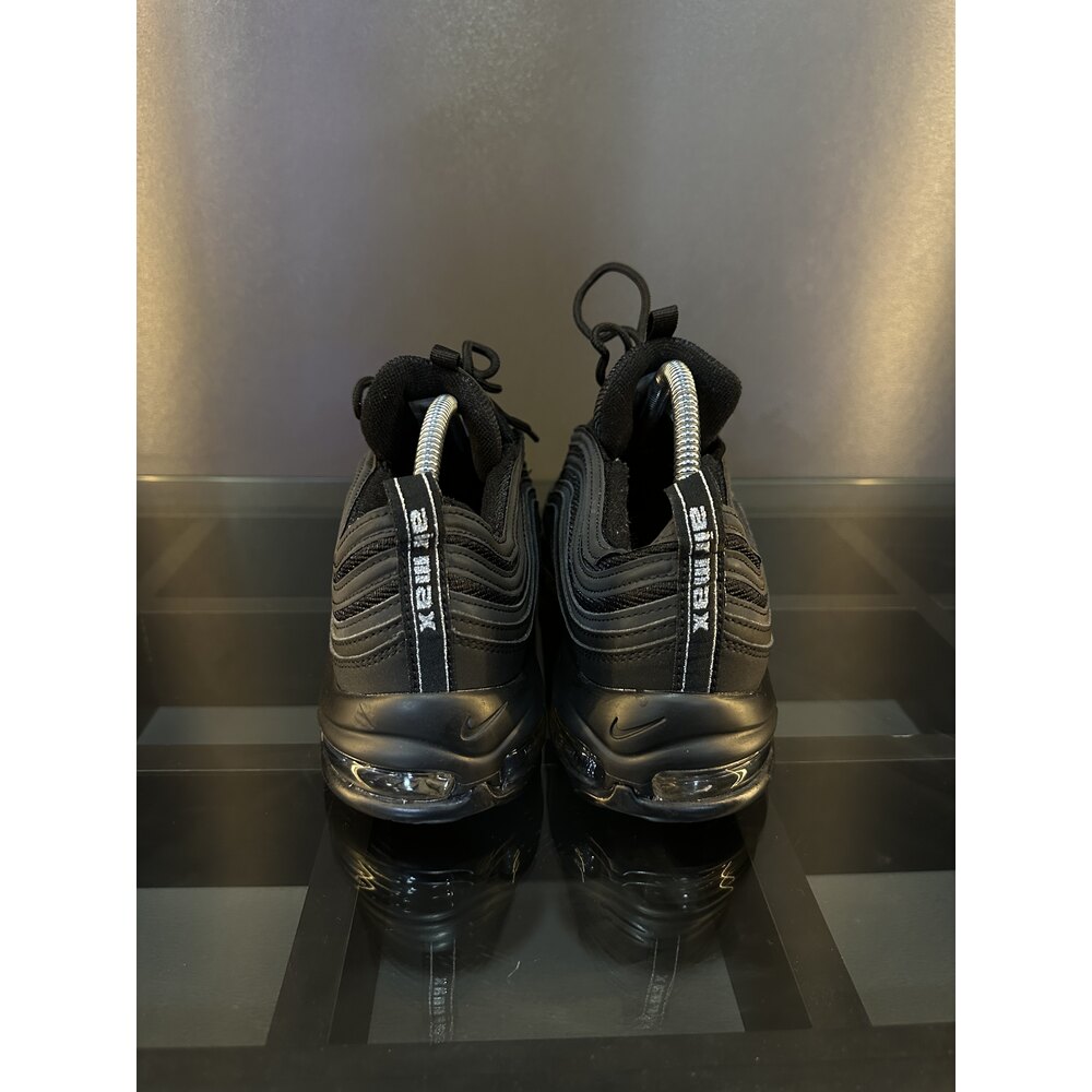 Nike air max plus shoe