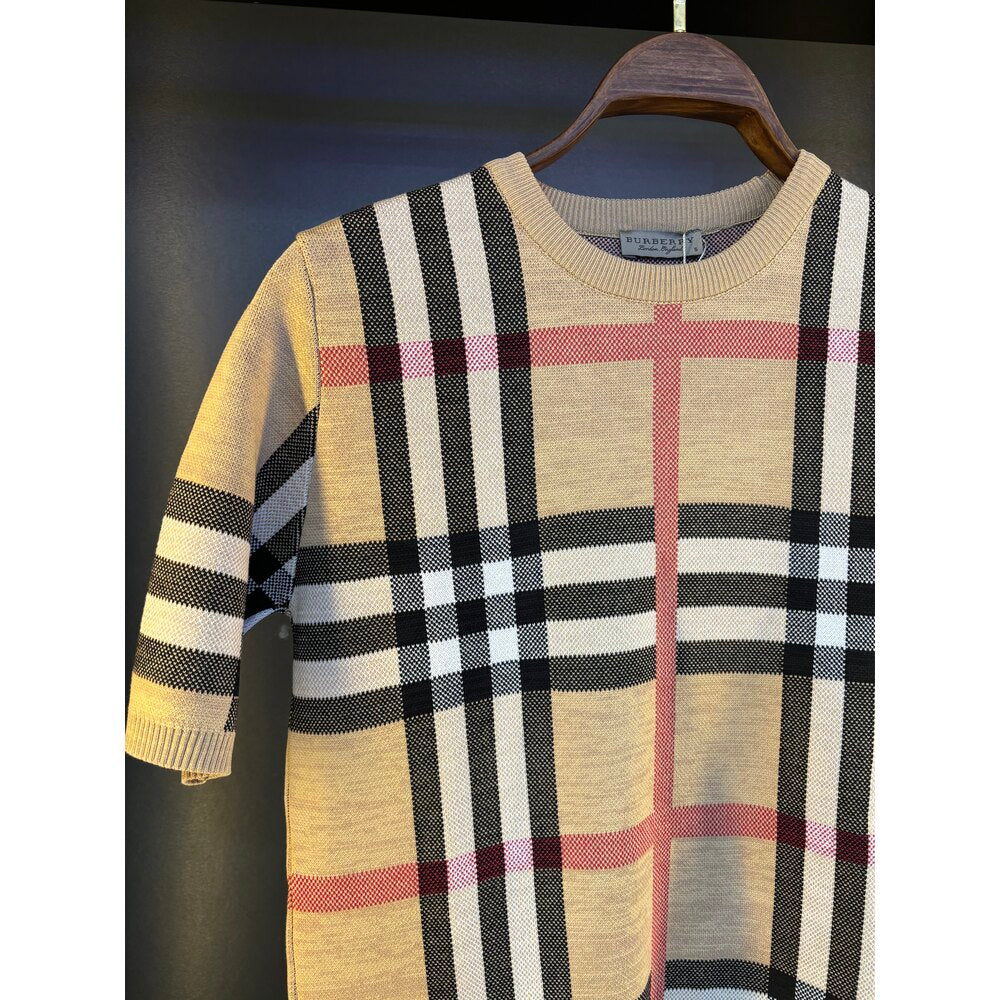 Burberry tee