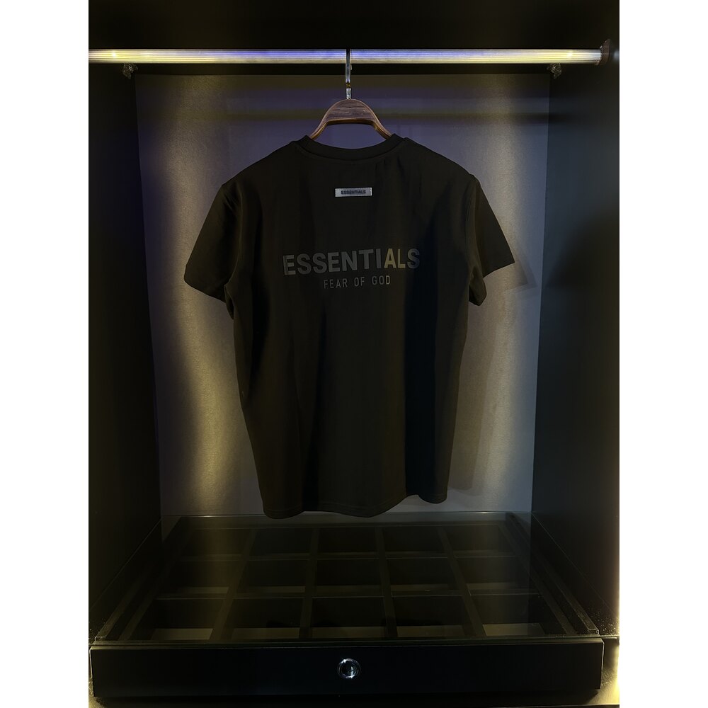 Essentials tee