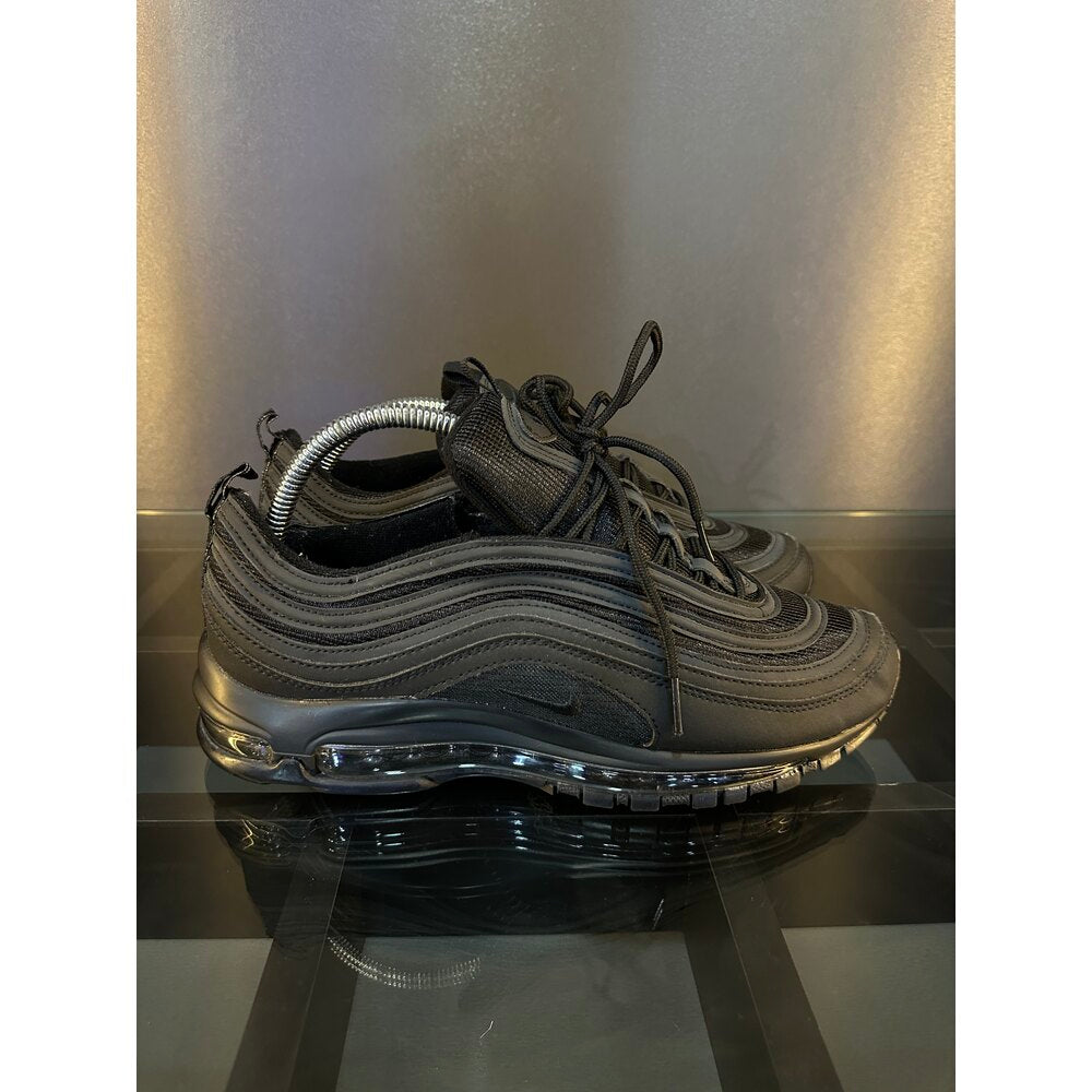 Nike air max plus shoe