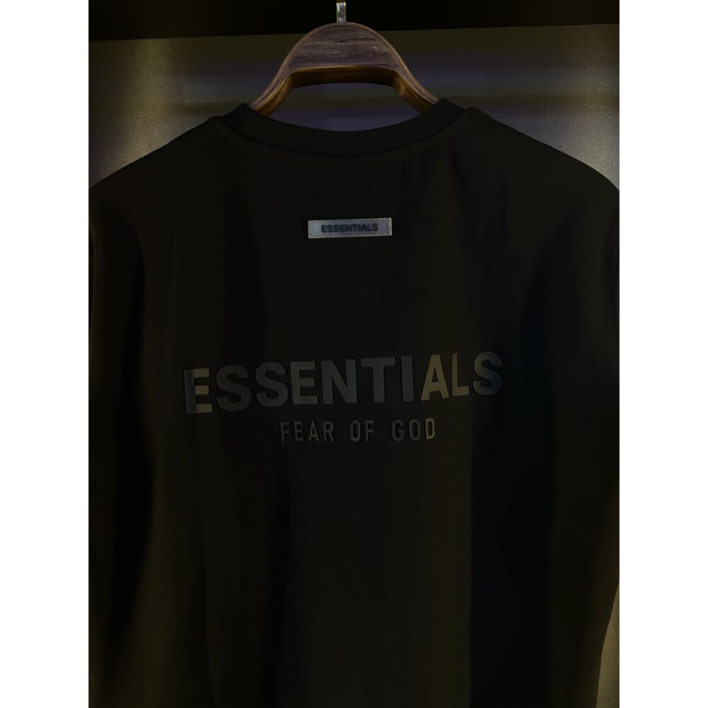 Essentials tee