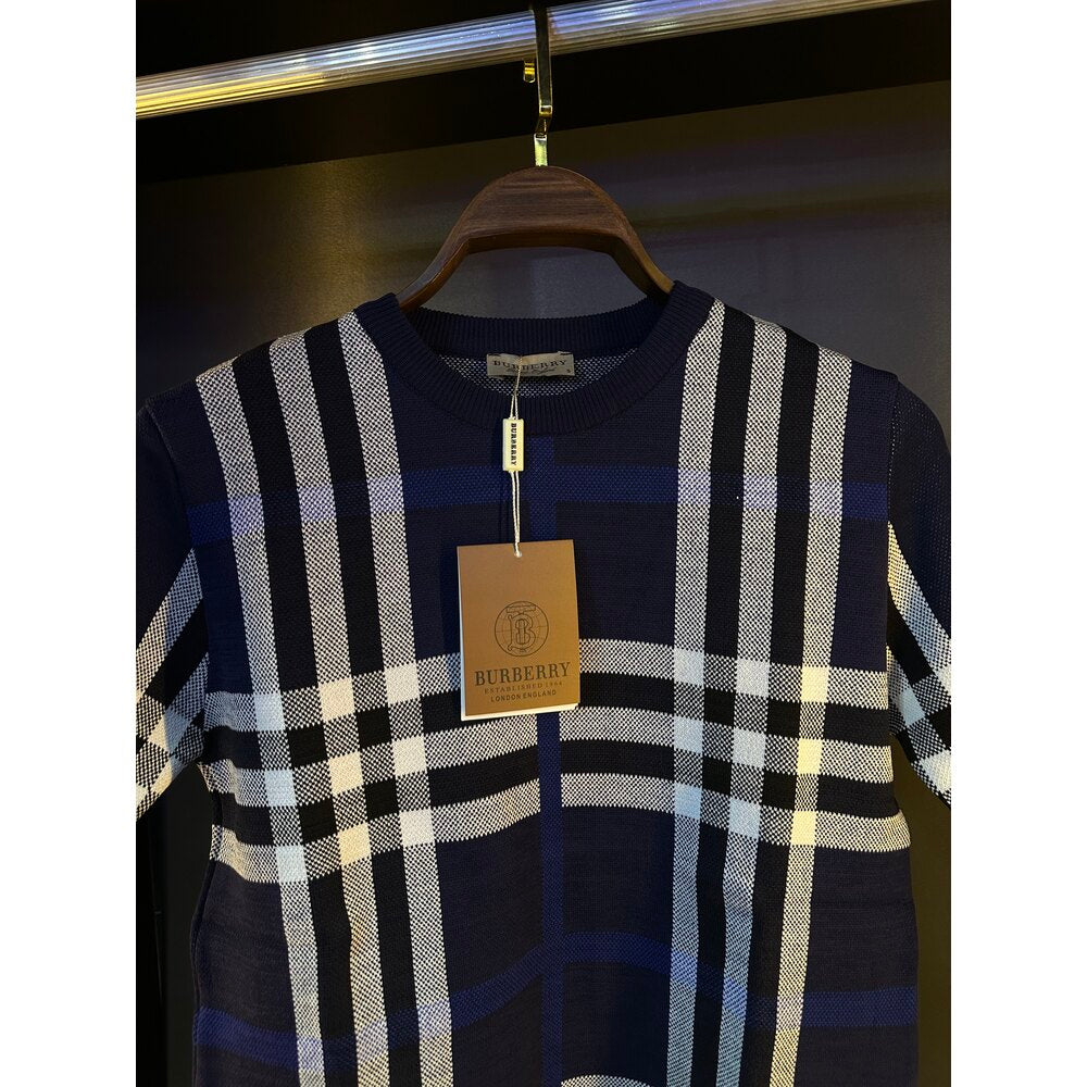 Burberry tee