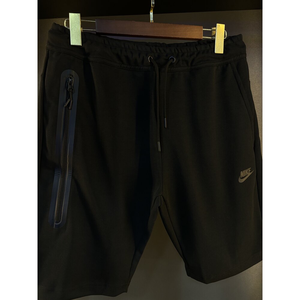 Nike tech fleece short