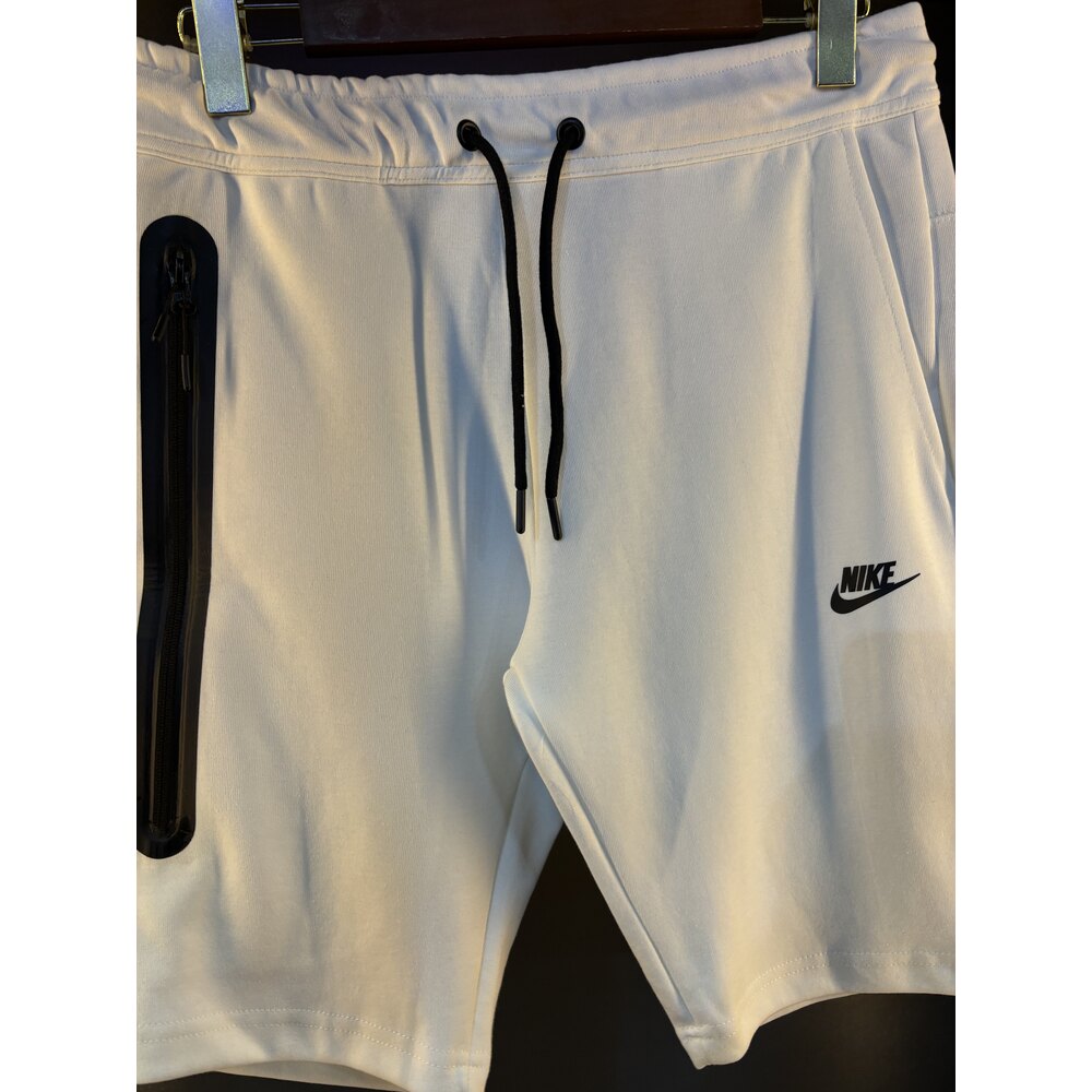 Nike tech fleece short